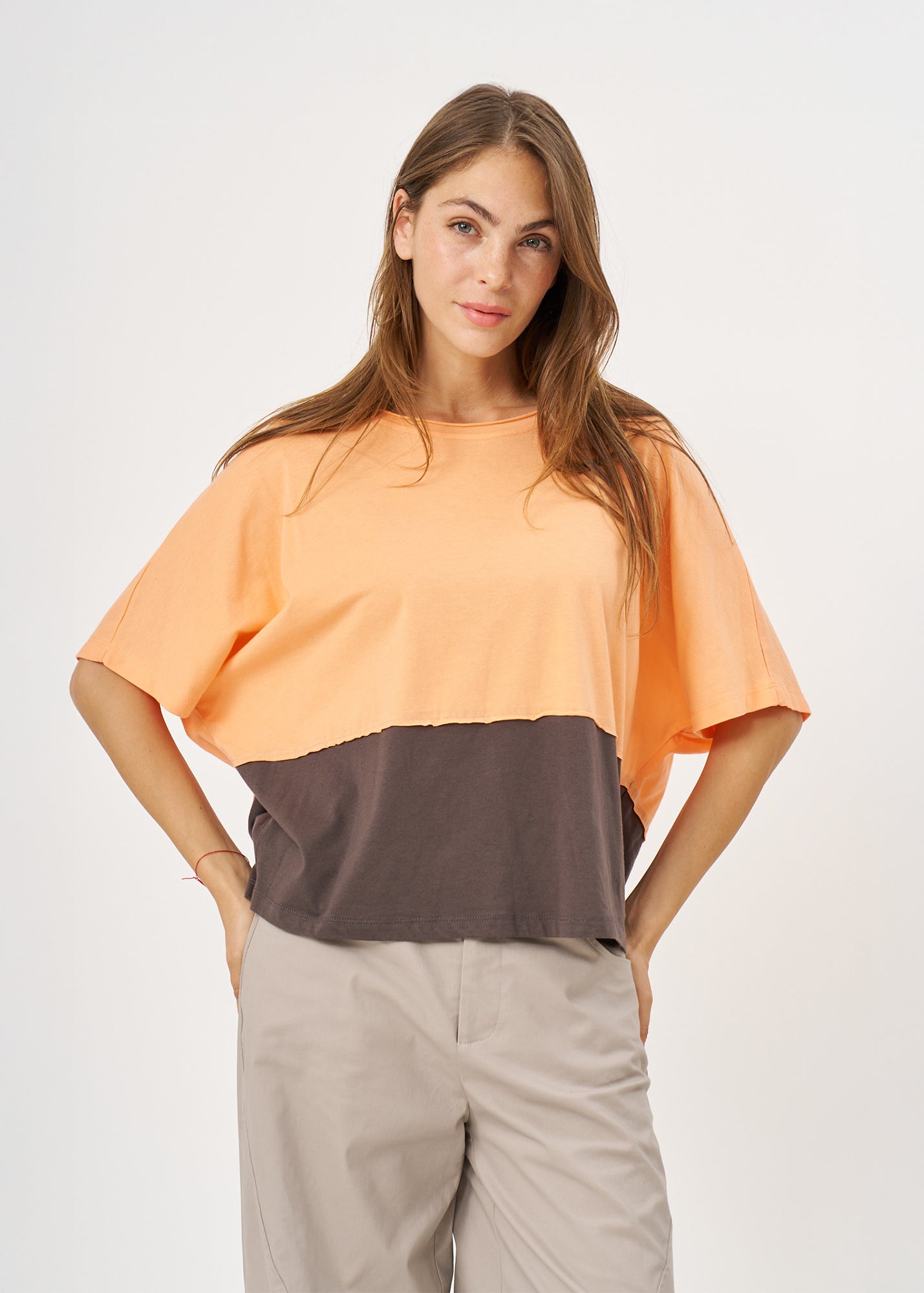 Half-half orange short-sleeved shirt
