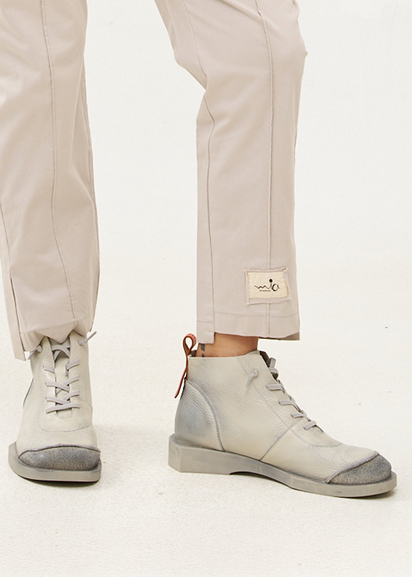 נעליים גבוהות שילוב עור הפוך סטון