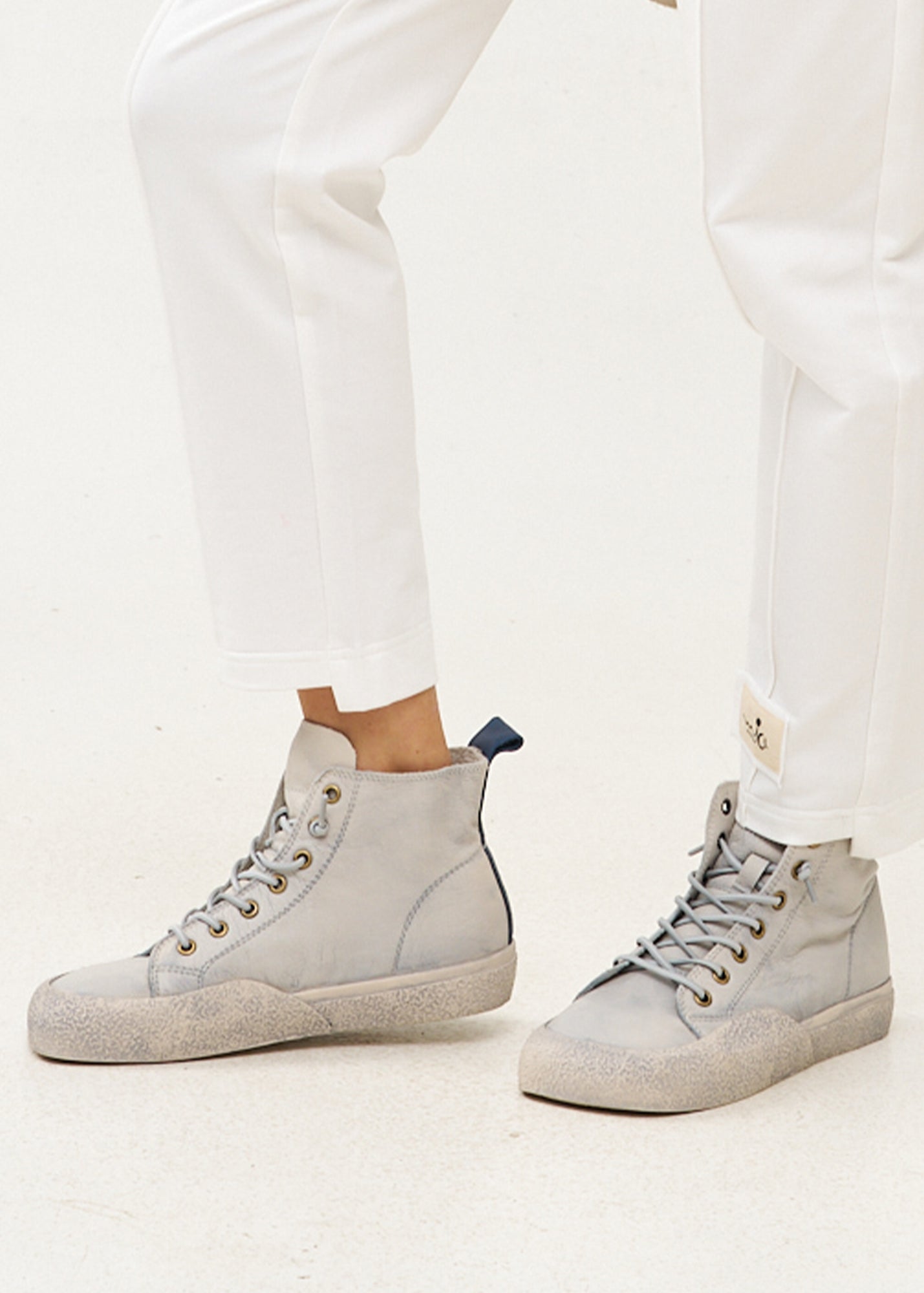 נעלי עור גבוהות עם שרוכים שילוב צבע סטון