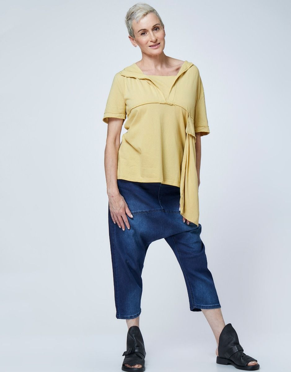 T-shirt with a large front pocket and a yellow hoodie
