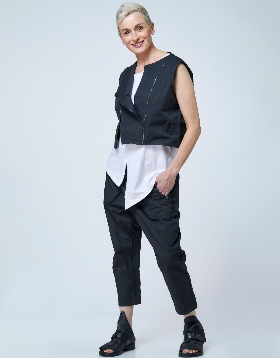 7/8 rubber pants and black zipper seams