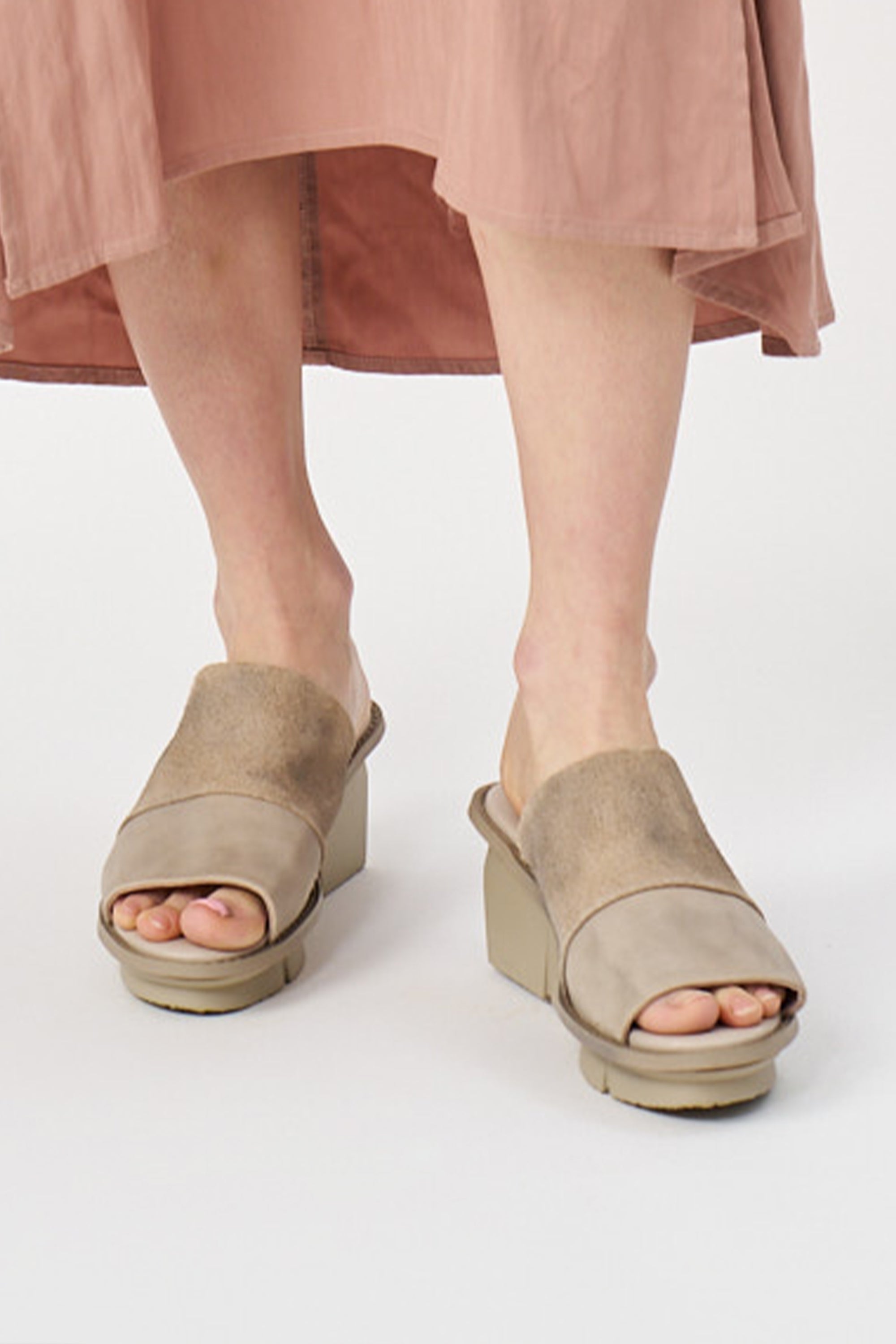 נעלי עקב פלטפורמה שילוב עור הפוך סטון