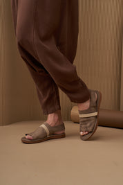 סנדלי נוחות עור שטוחות פס עליון חום