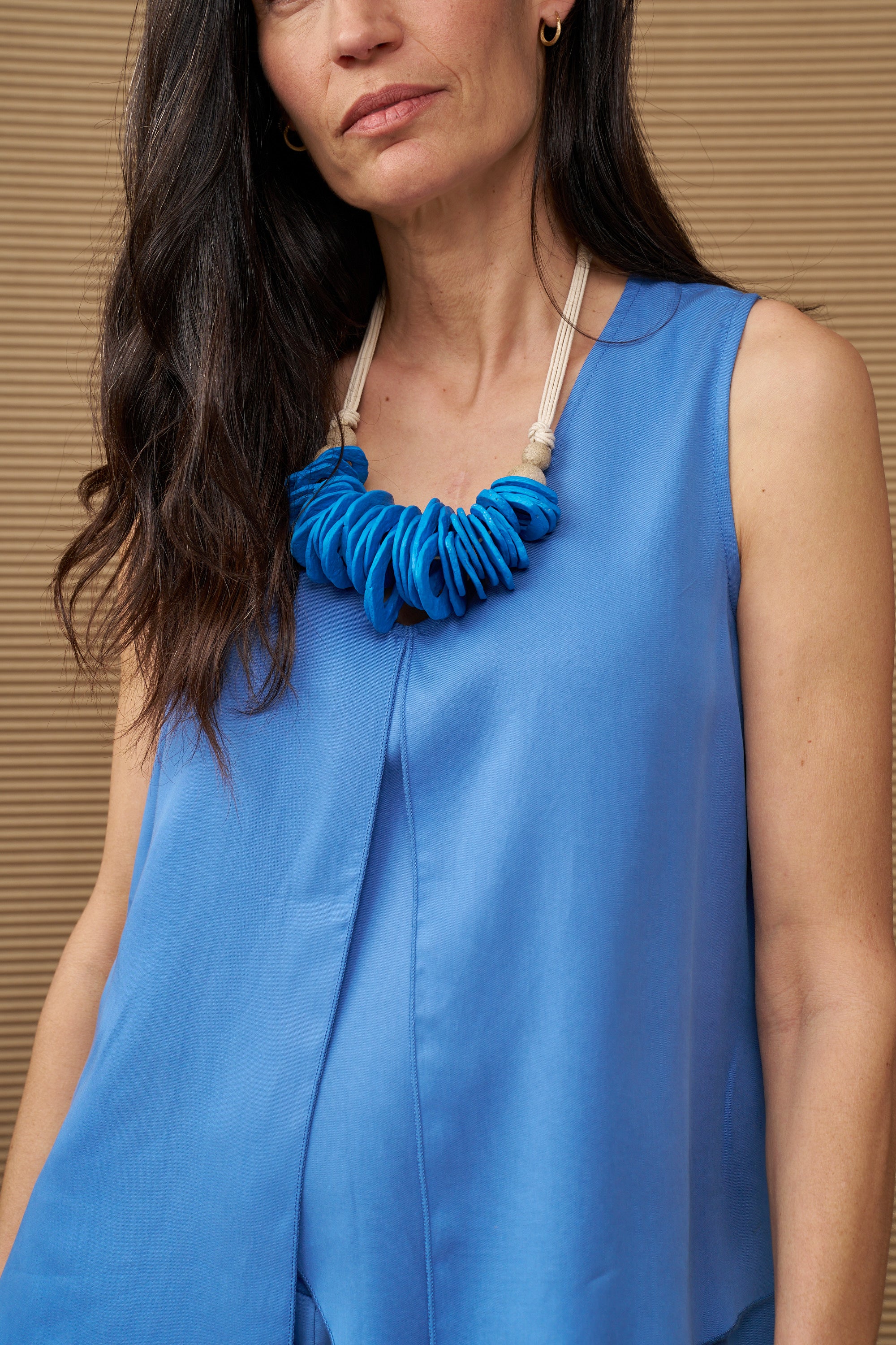 Blue paper pulp flat disc necklace