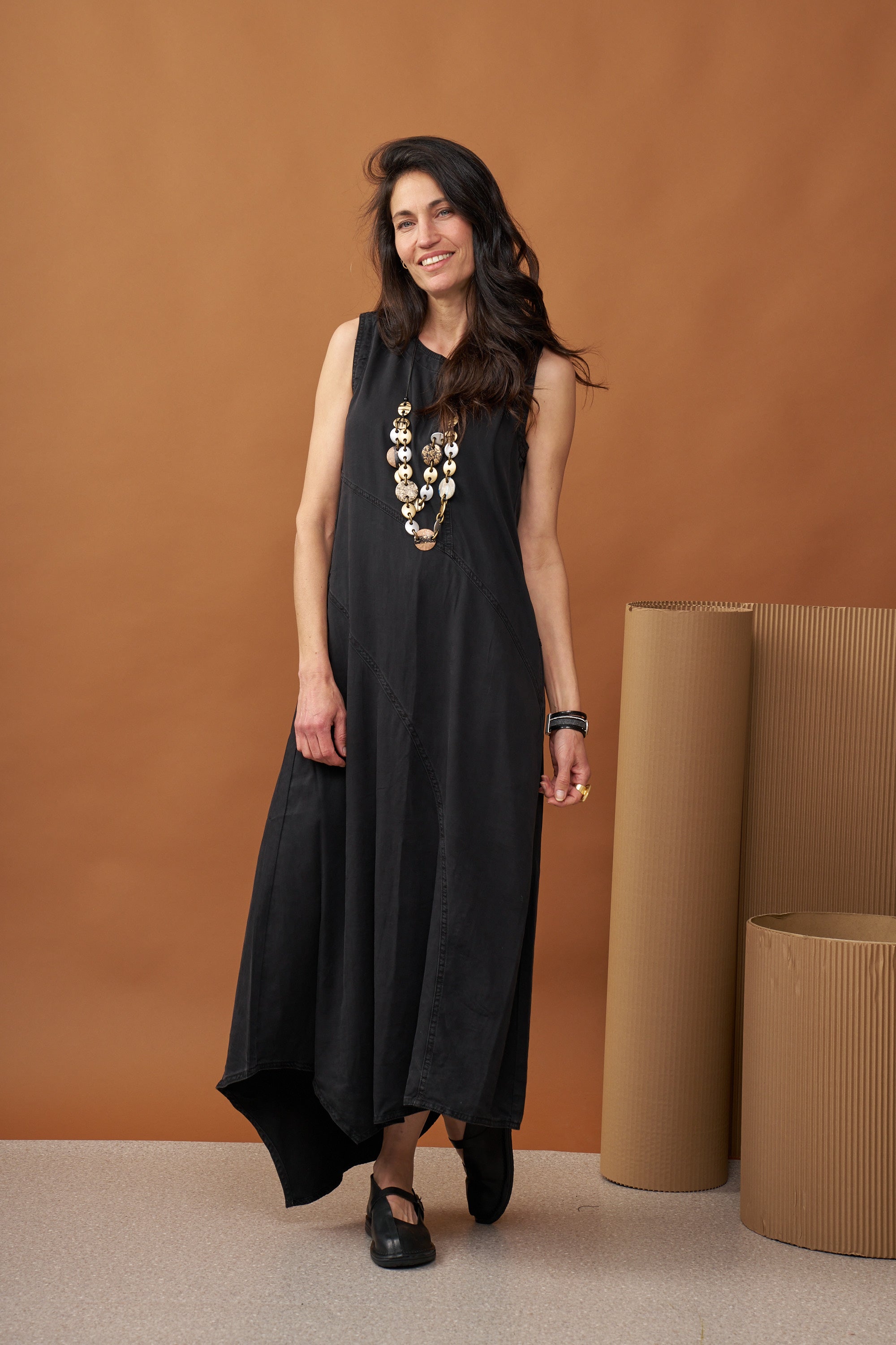 נעלי בובה אסימטריות עור עם אבזם שחור