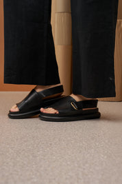 סנדלי נוחות מעור רצועה אחורית עם איבקה שחור