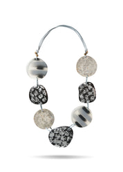 שרשרת טקסטורה רזין עץ וצדף כסף