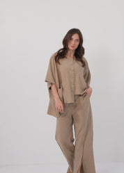 חולצה מכופתרת אוברסייז אסימטרית חום