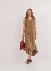 שמלה ללא שרוול חתכים אלכסוניים חיצוניים חום