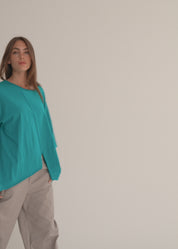 Dark gray T-shirt with front slit and sleeve pleats