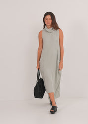 Black sleeveless dress with collar and large pockets