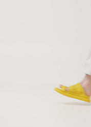 כפכפי עור כיווץ עם קשר אפור ווש