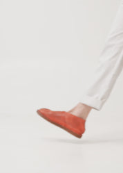 נעלי בובה אסימטריות עור עם אבזם כתום