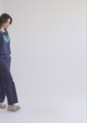 White jersey tank top with slit at the hem