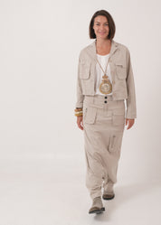 Jacket with two front pockets, Stone cut extension