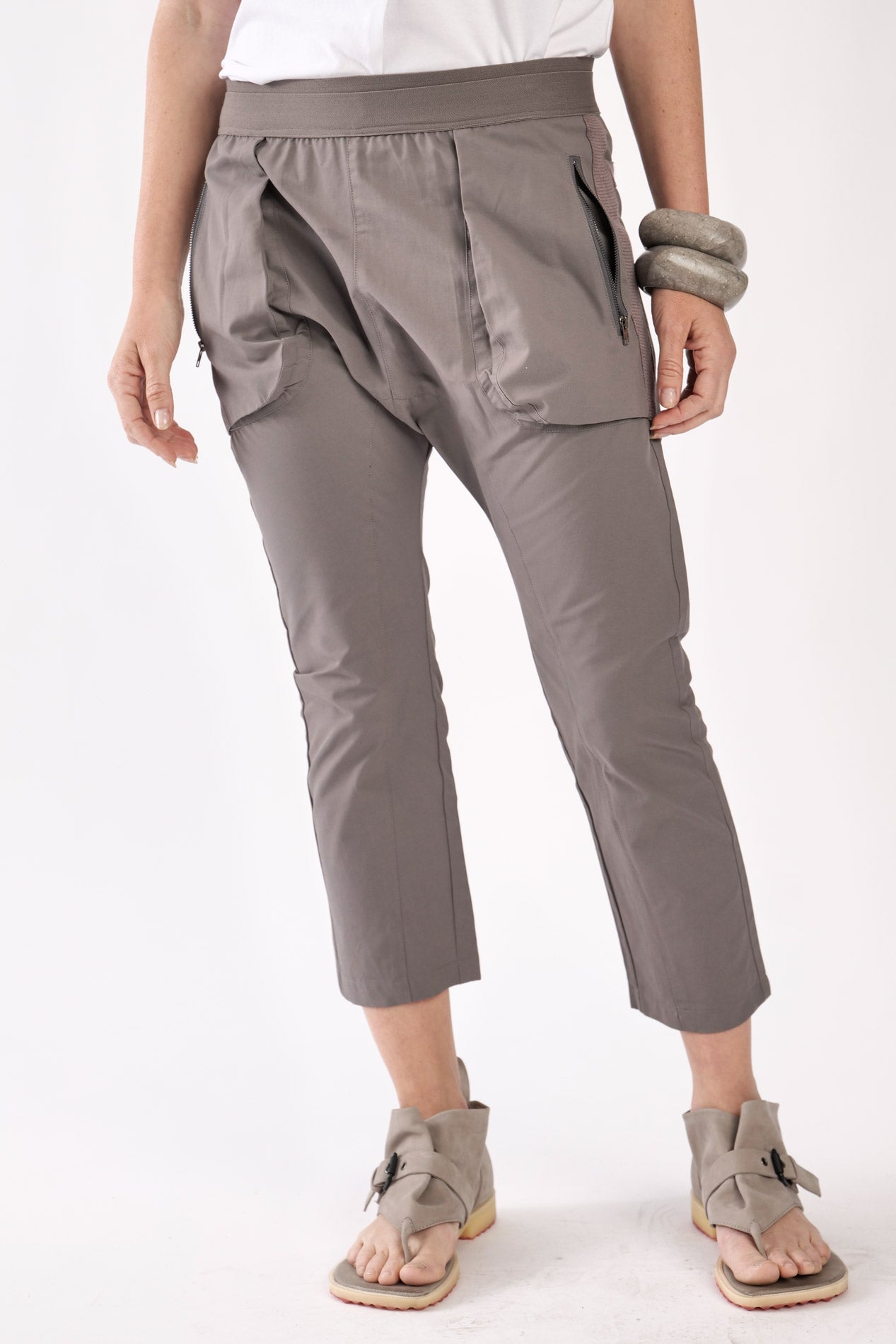 8 גומי ותיפורי רוכסן אפור