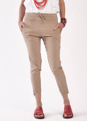 Basic pants with brown drawstring
