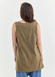 גופייה מפתח וי קטן וחתך מקדימה ירוק כהה