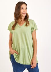 טי שרט וי במראה פשתן ירוק