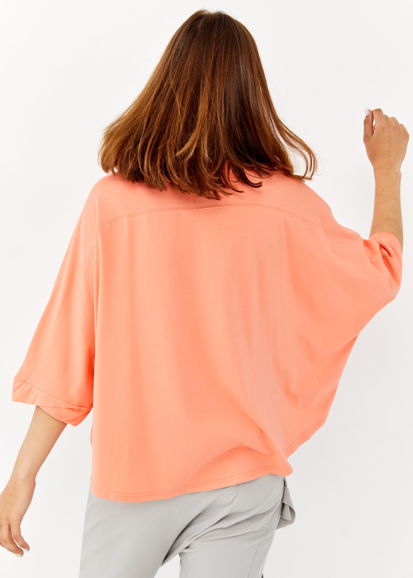 Short sleeve shirt with twisted orange ending