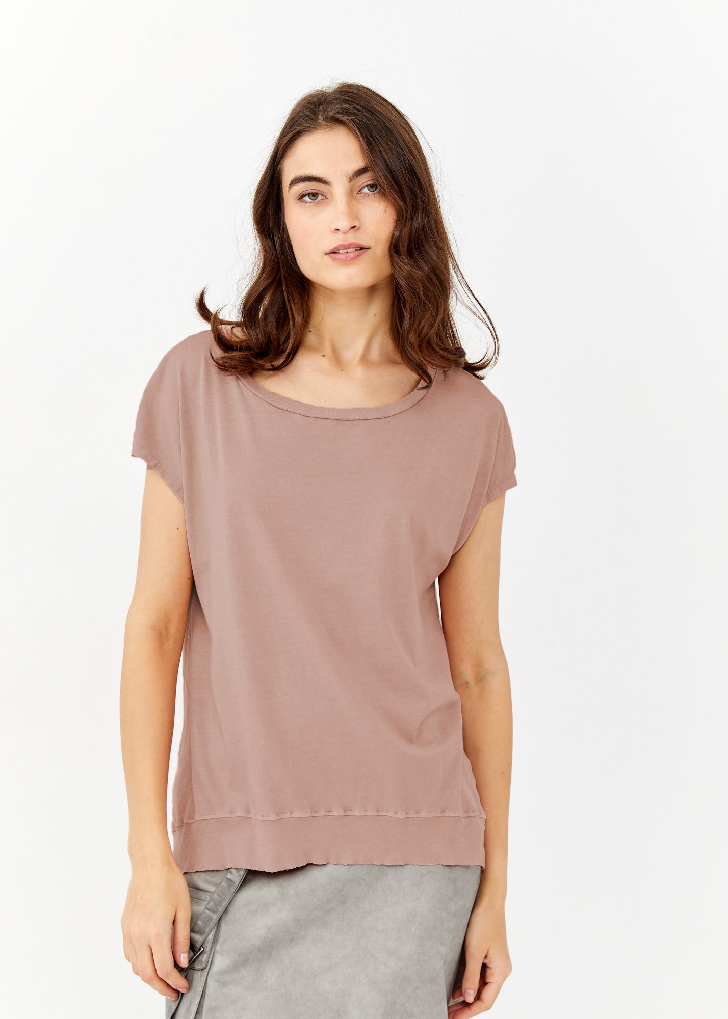 חולצה סיומת מנג'ט ווש חום ווש