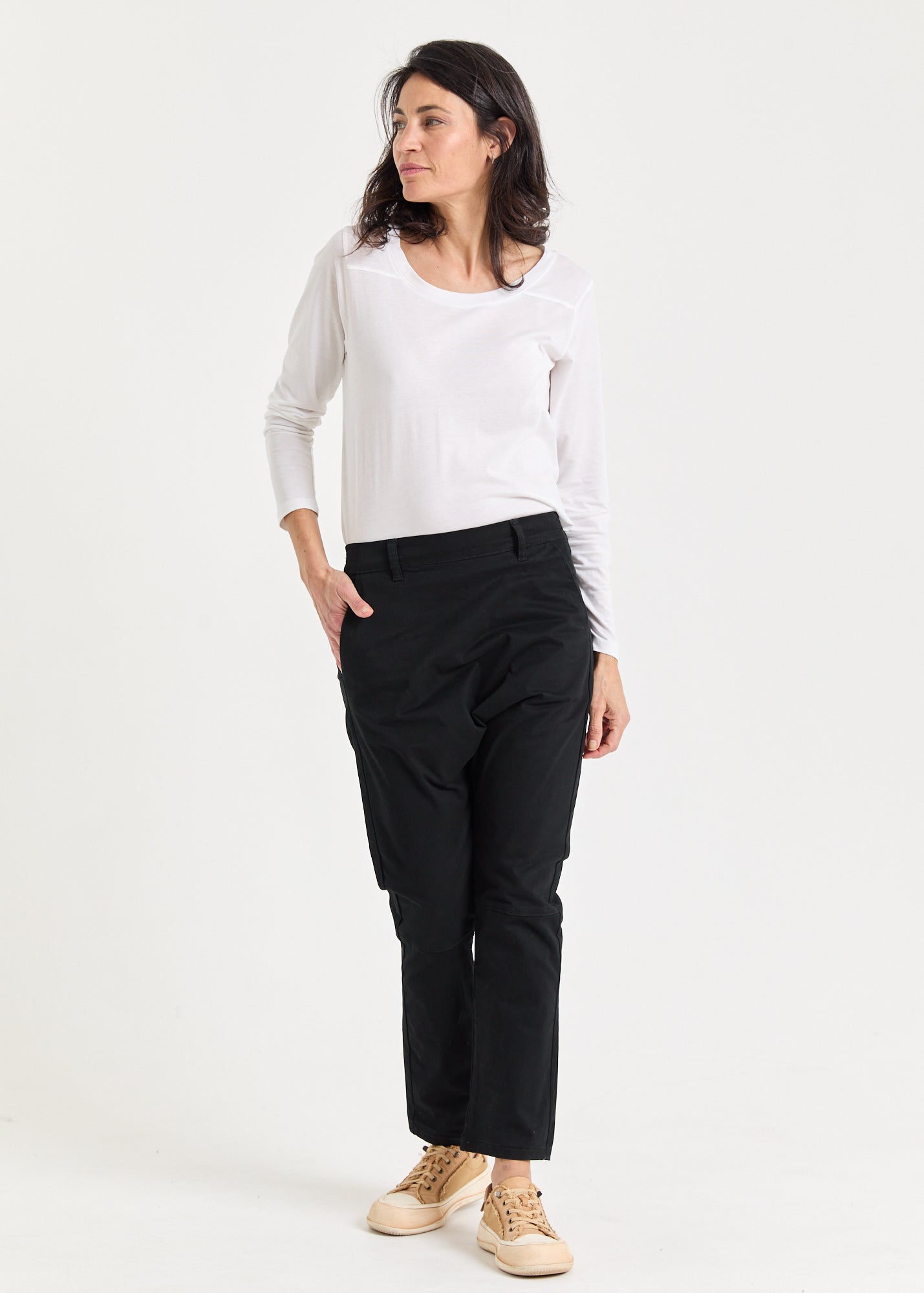 מכנסיים בוי כיסים אחוריים שחור