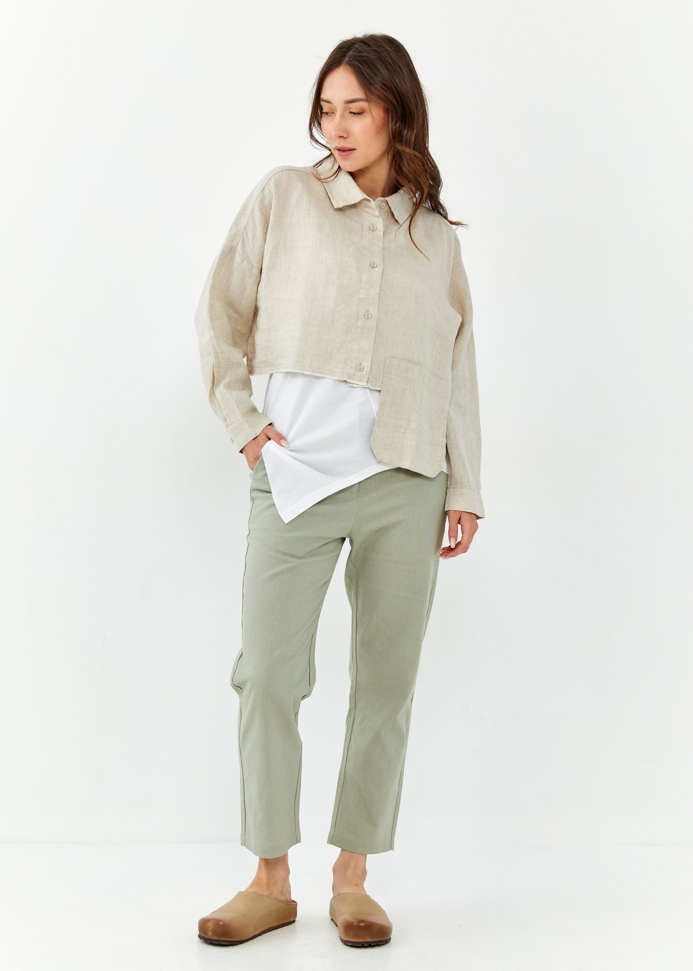 מכופתרת פשתן עם כיס תלוי בז