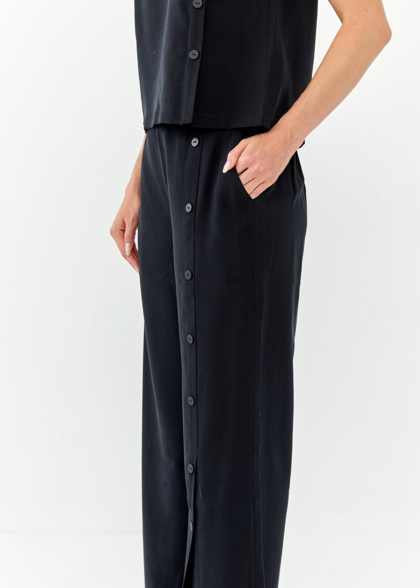 מכנסיים רגל ישרה כפתורים שחור