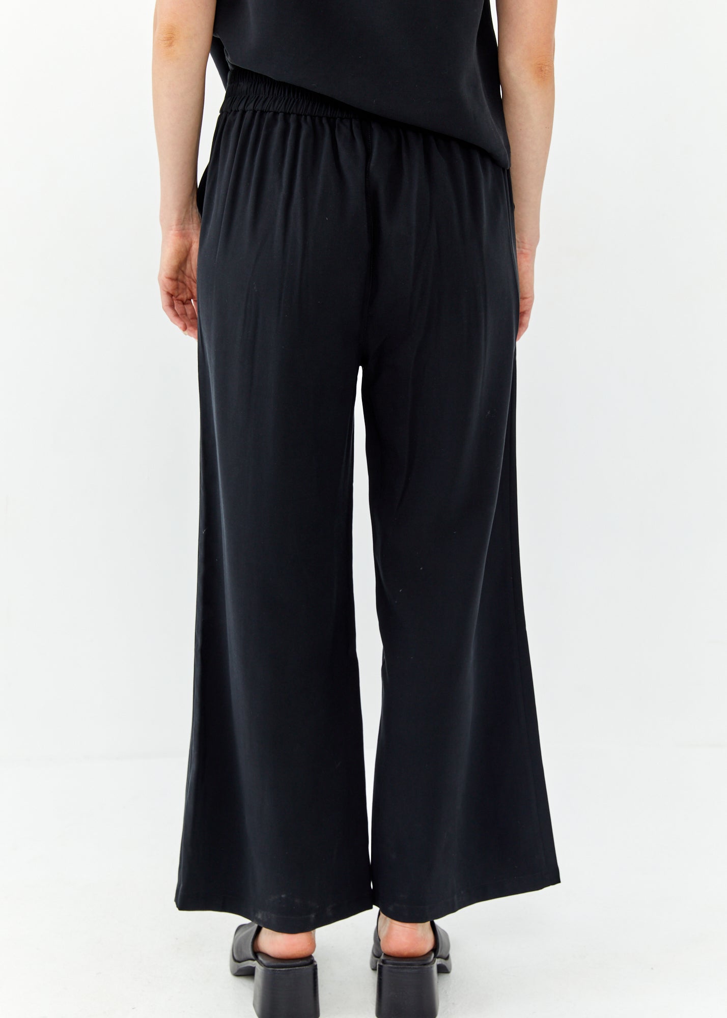 מכנסיים רגל ישרה כפתורים שחור