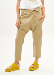 מכנסיים עם כפתורים חגורה מקופלת חום