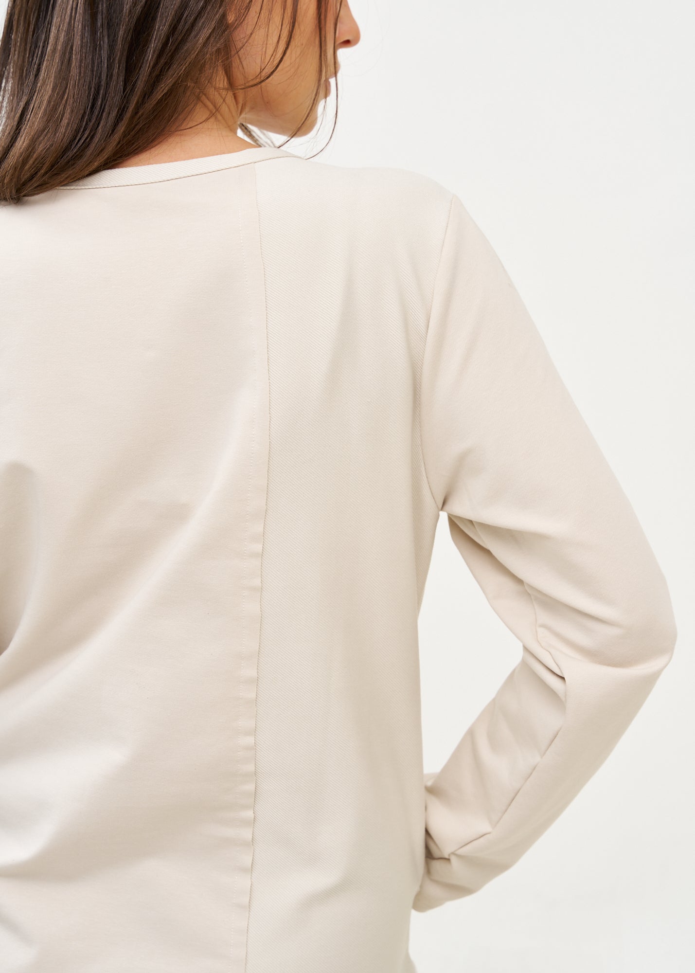 שמלה שרוול ארוך קשירה במותן בז'