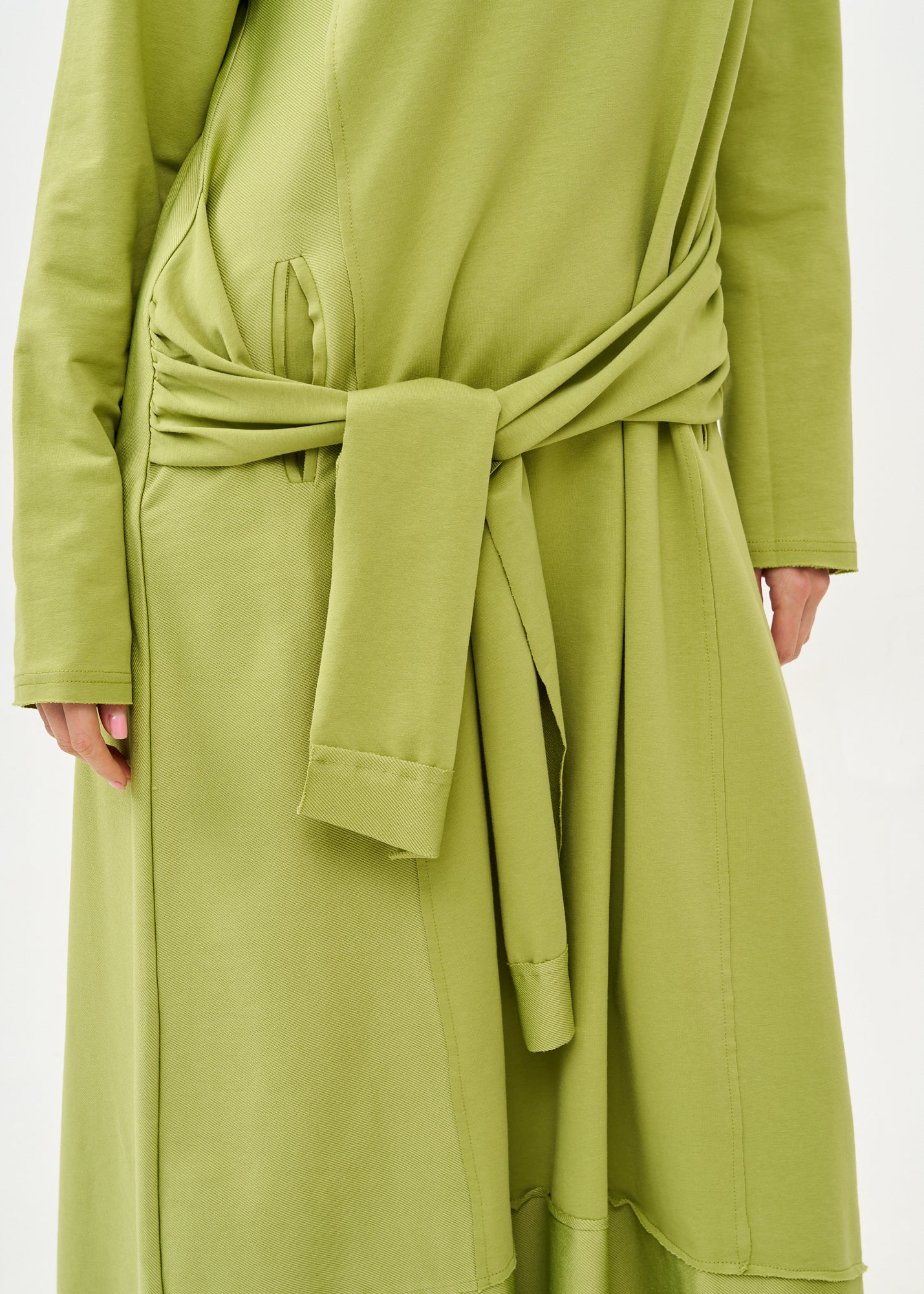 שמלה שרוול ארוך קשירה במותן ירוק
