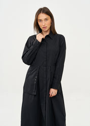 שמלה שרוול ארוך מכופתרת עם שני כיסים תלויים שחור