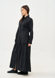 שמלה שרוול ארוך מכופתרת עם שני כיסים תלויים שחור