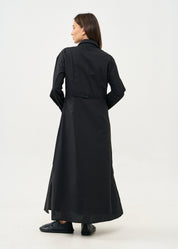 שמלה שרוול ארוך מכופתרת עם שני כיסים תלויים שחור