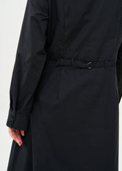 שמלה שרוול ארוך מכופתרת עם שני כיסים תלויים שחור