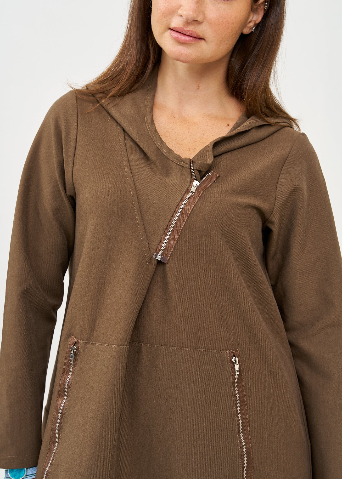 שמלה שרוול ארוך עם כובע ורוכסן חום