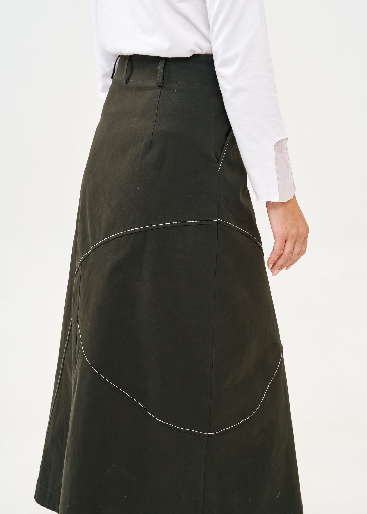 חצאית חתכים אסימטריים תיפור בולט אפור