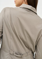 שמלה שרוול ארוך מכופתרת עם שני כיסים תלויים אפור