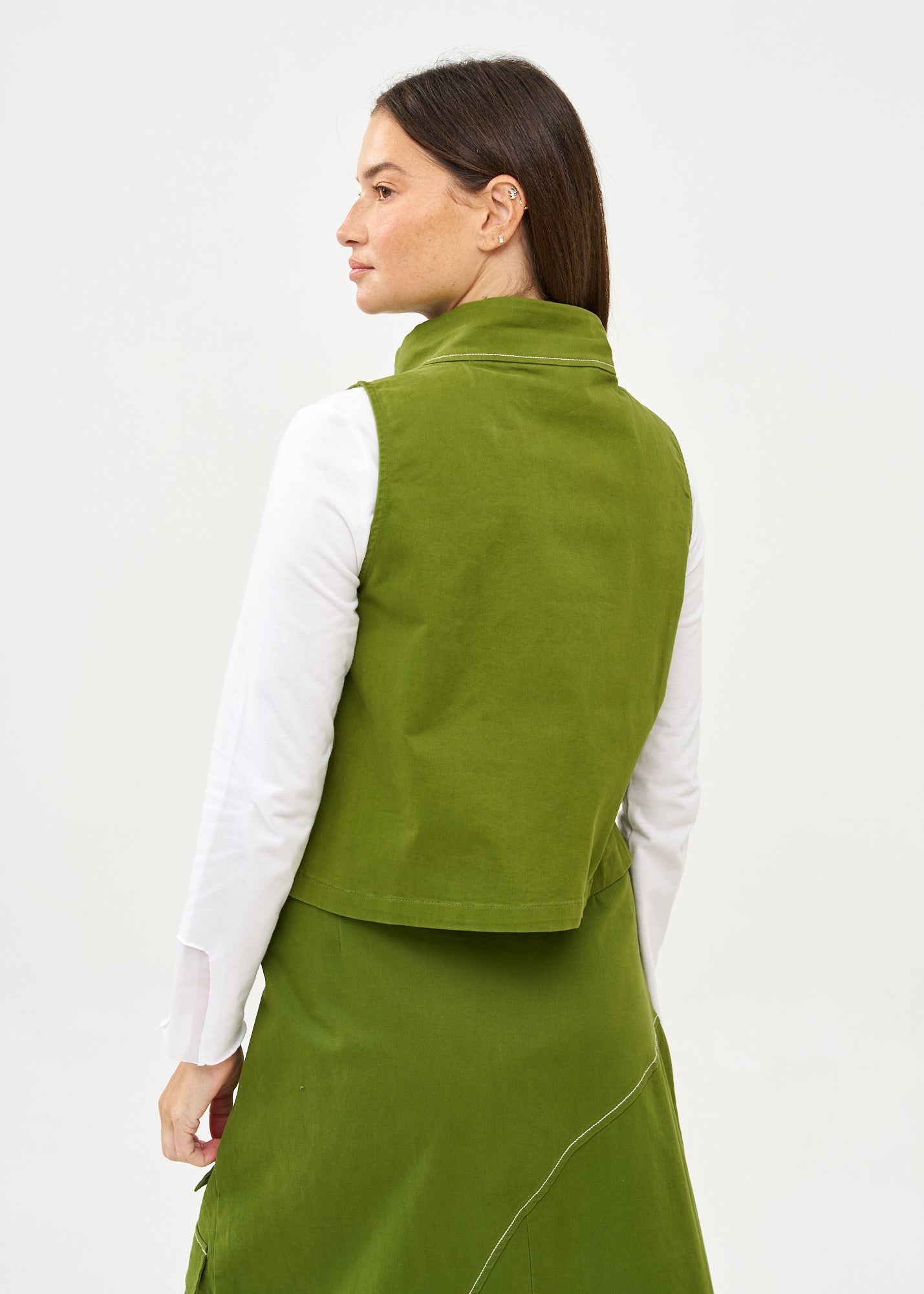 וסט אסימטרי תיפור בולט ירוק