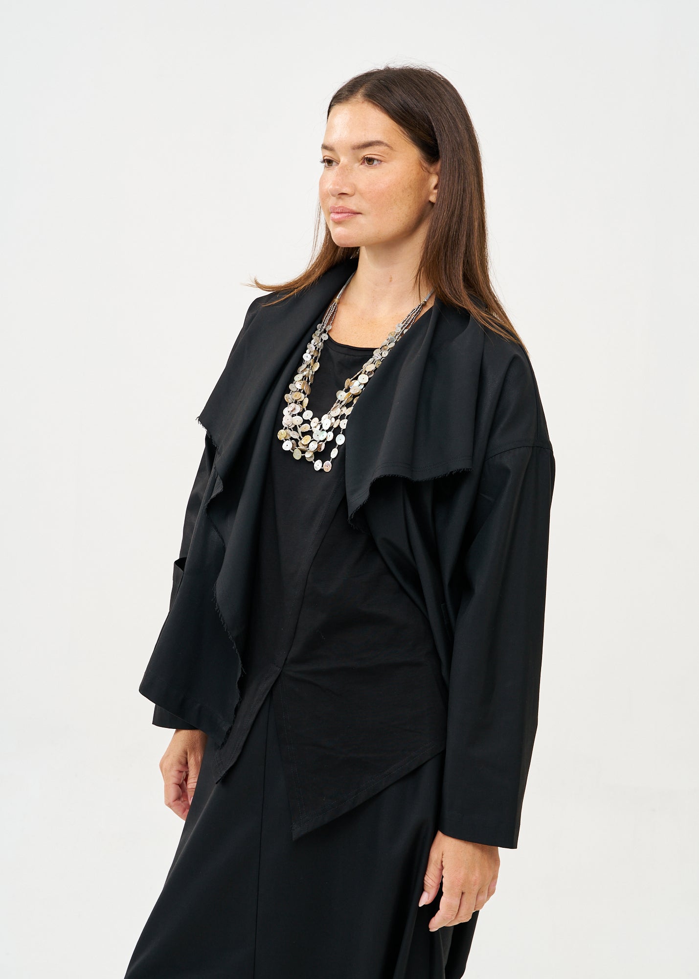 עליונית קלאסית פתוחה עם ברק שחור