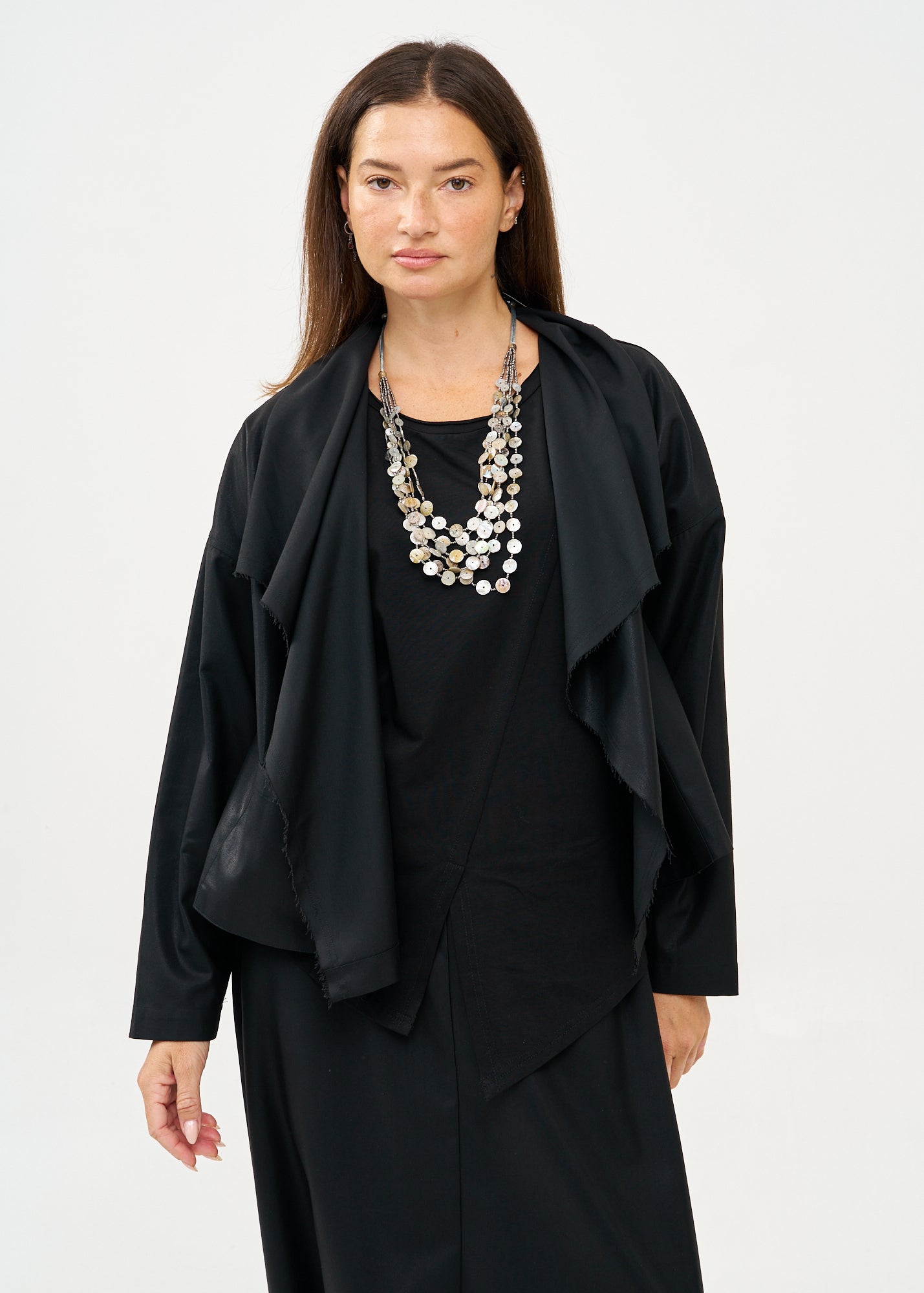 עליונית קלאסית פתוחה עם ברק שחור