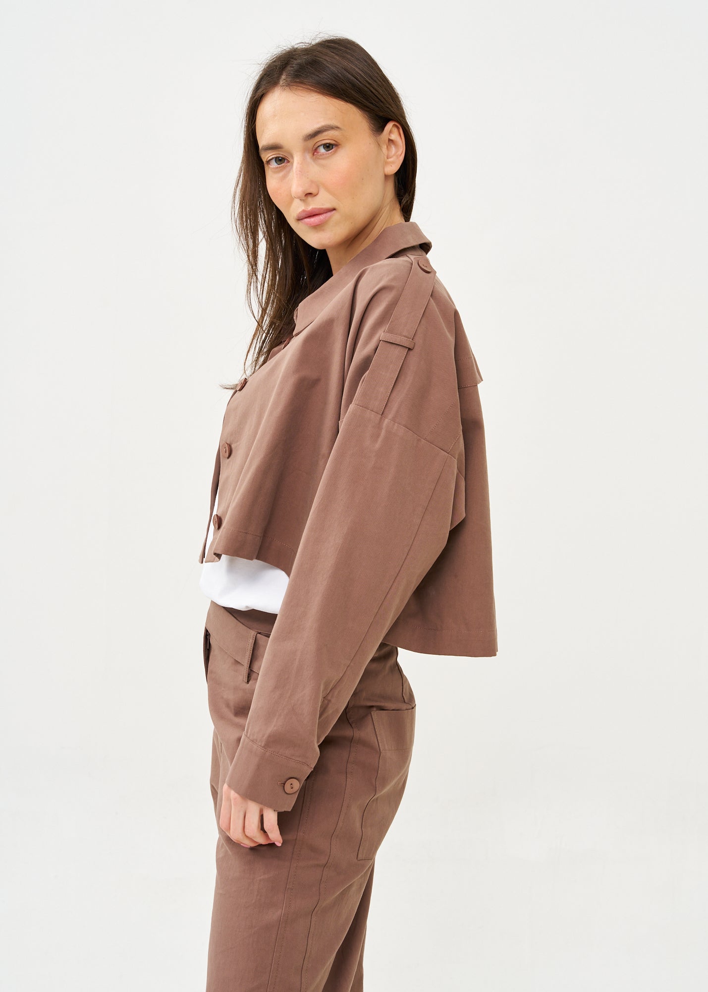 ג׳קט עם כותפת ארוכה חום