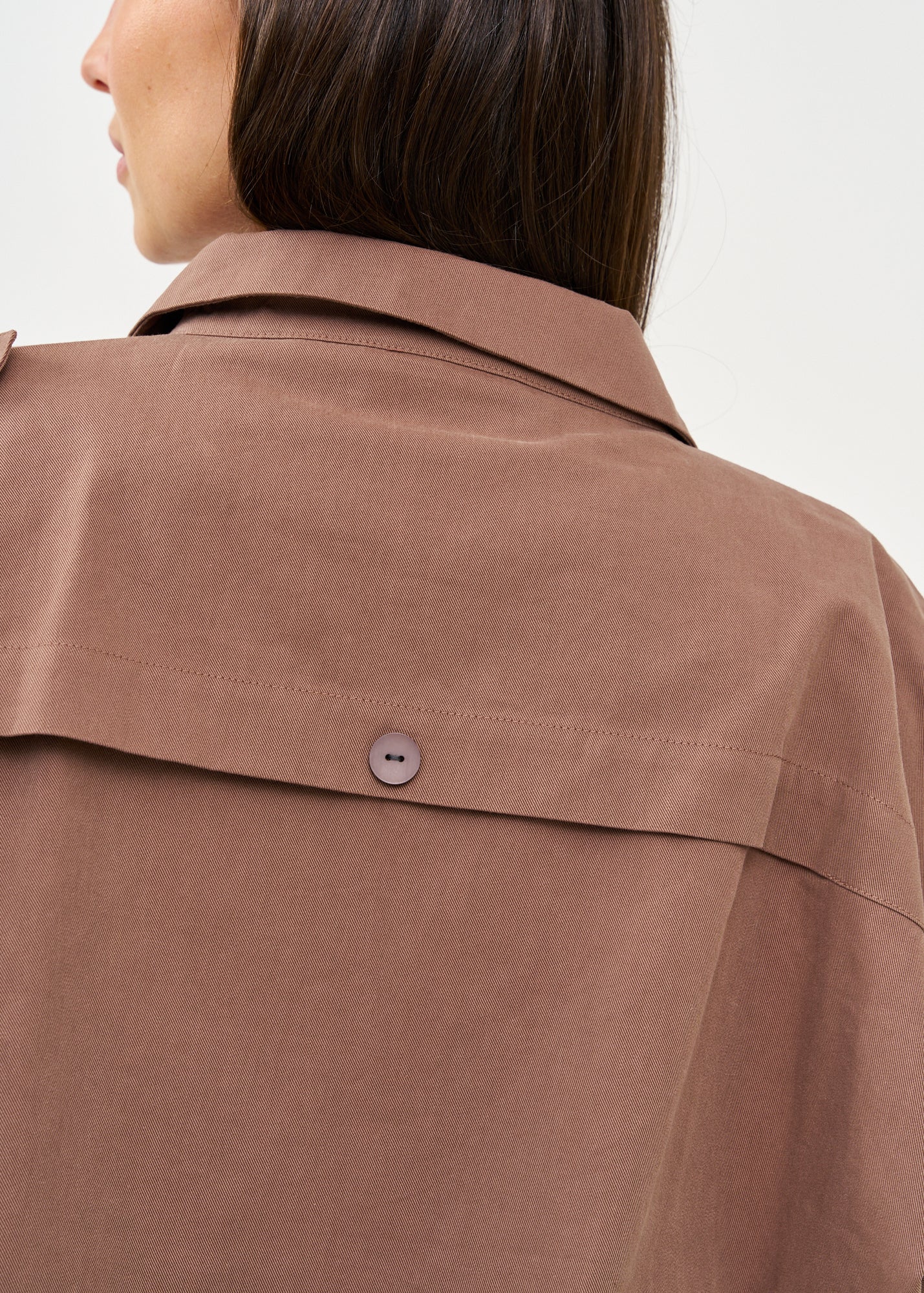 ג׳קט עם כותפת ארוכה חום