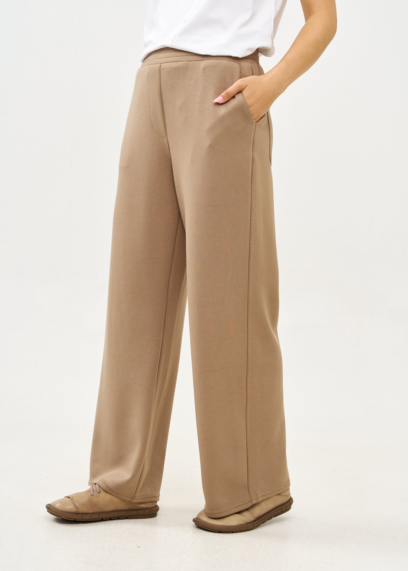 מכנסיים רחבים מבד רך חום