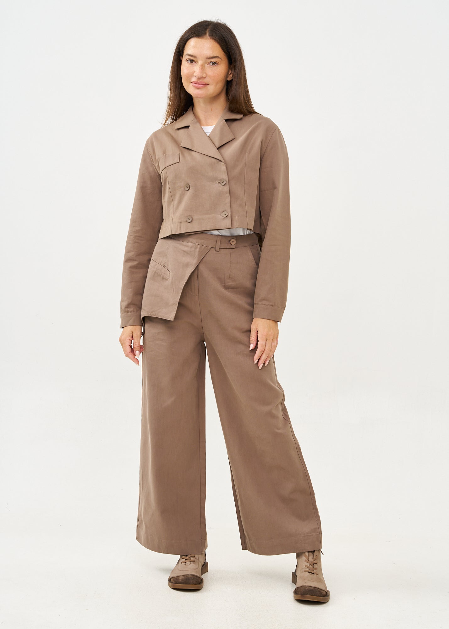 בלייזר קצר כפתרה כפולה חום