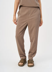Brown pleated twill pants with a hem