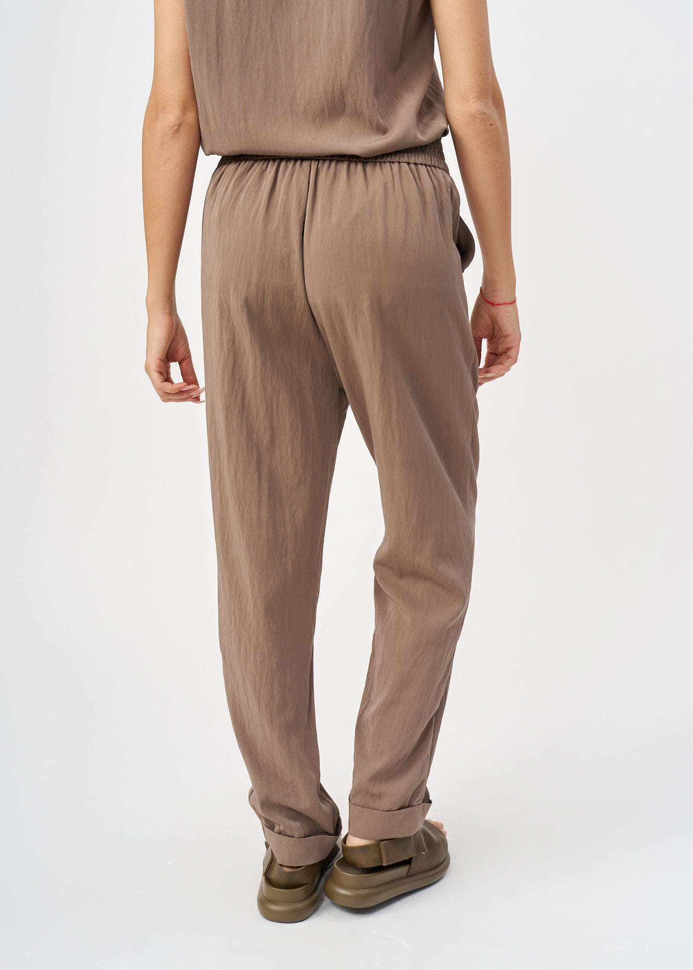 Brown pleated twill pants with a hem