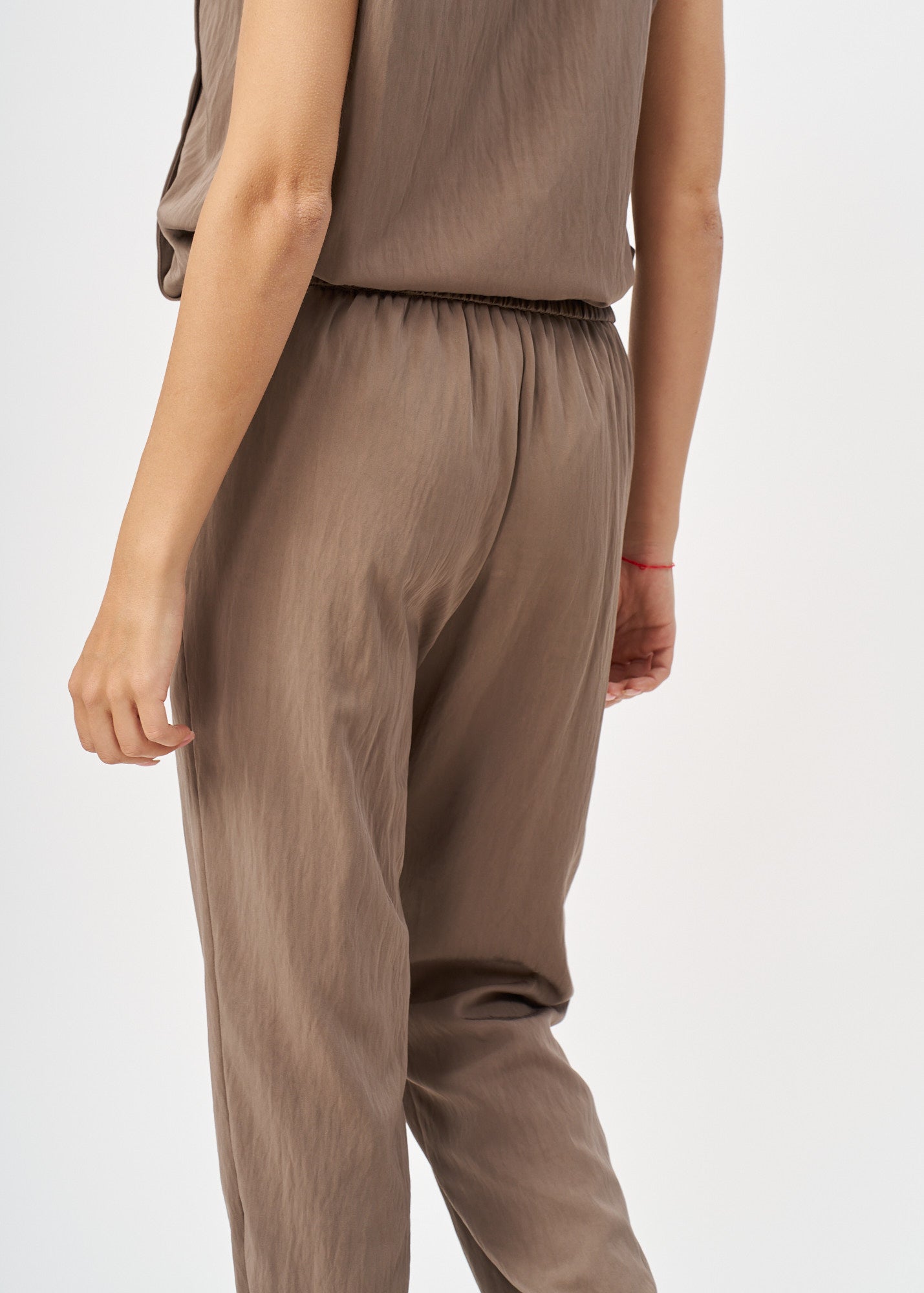 Brown pleated twill pants with a hem