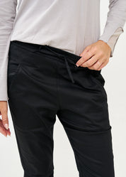 מכנסיים ארוכים כיווץ בברך שחור